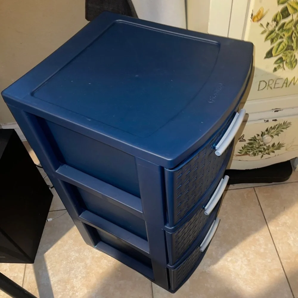 Storage box new never used it - Picture 1 of 2